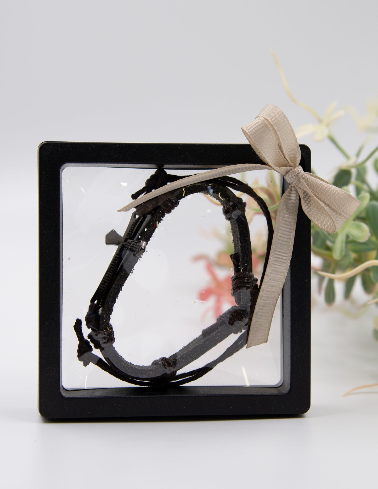 Pulsera de cuero ajustable con Cruz