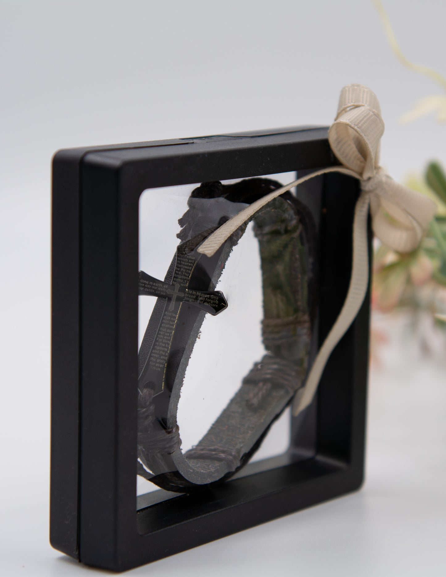 Pulsera de cuero ajustable con Cruz