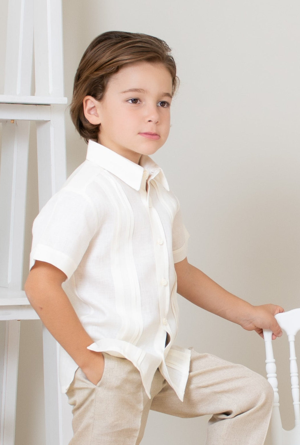 Camisa en lino manga corta con alforzas anchas