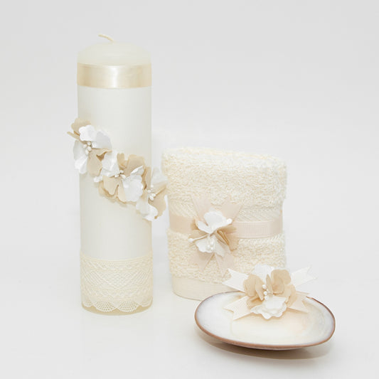 Kit de Bautizo Beige con Tres Flores – foto 2 de 7 – Casa Gala