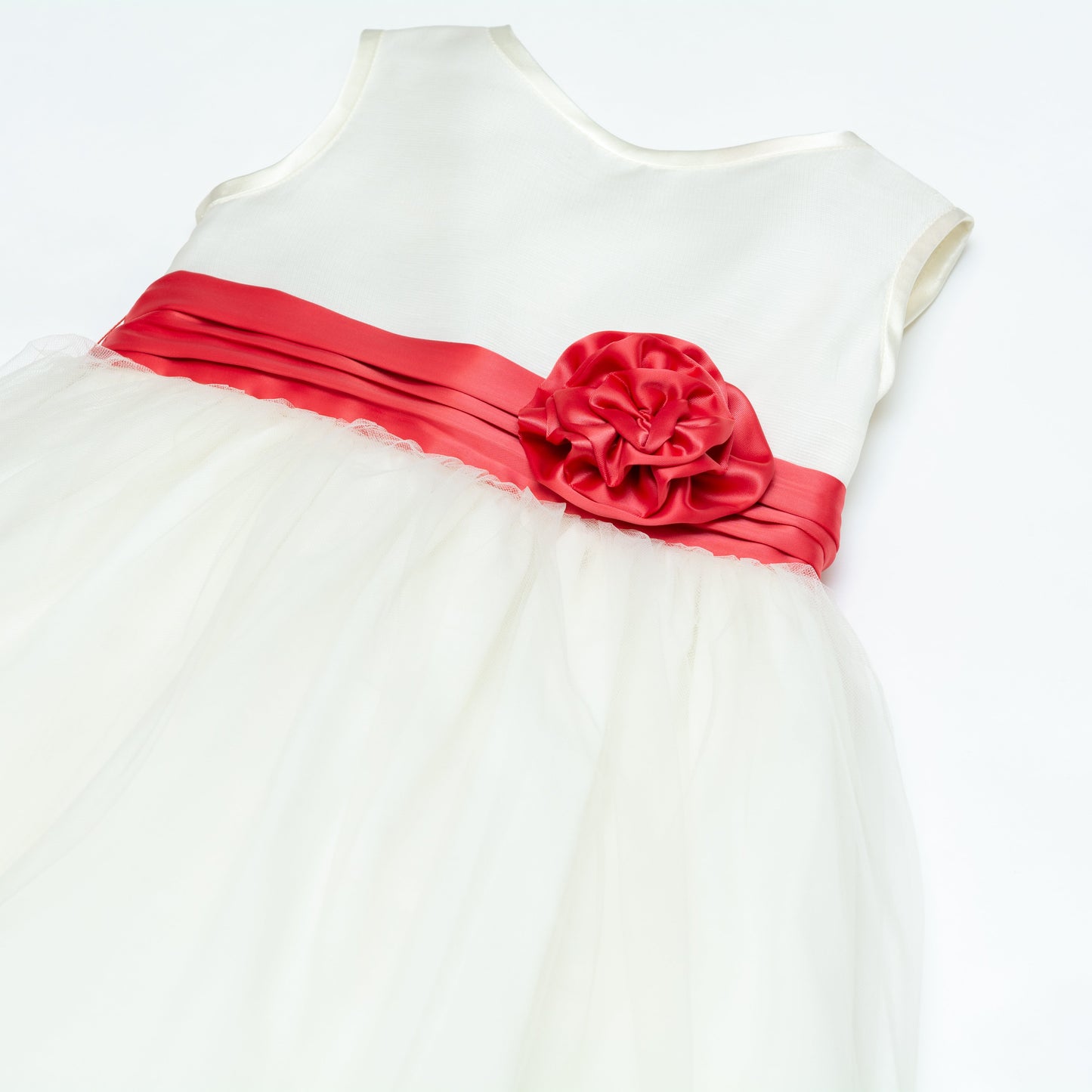 Vestido con falda tul y banda de color