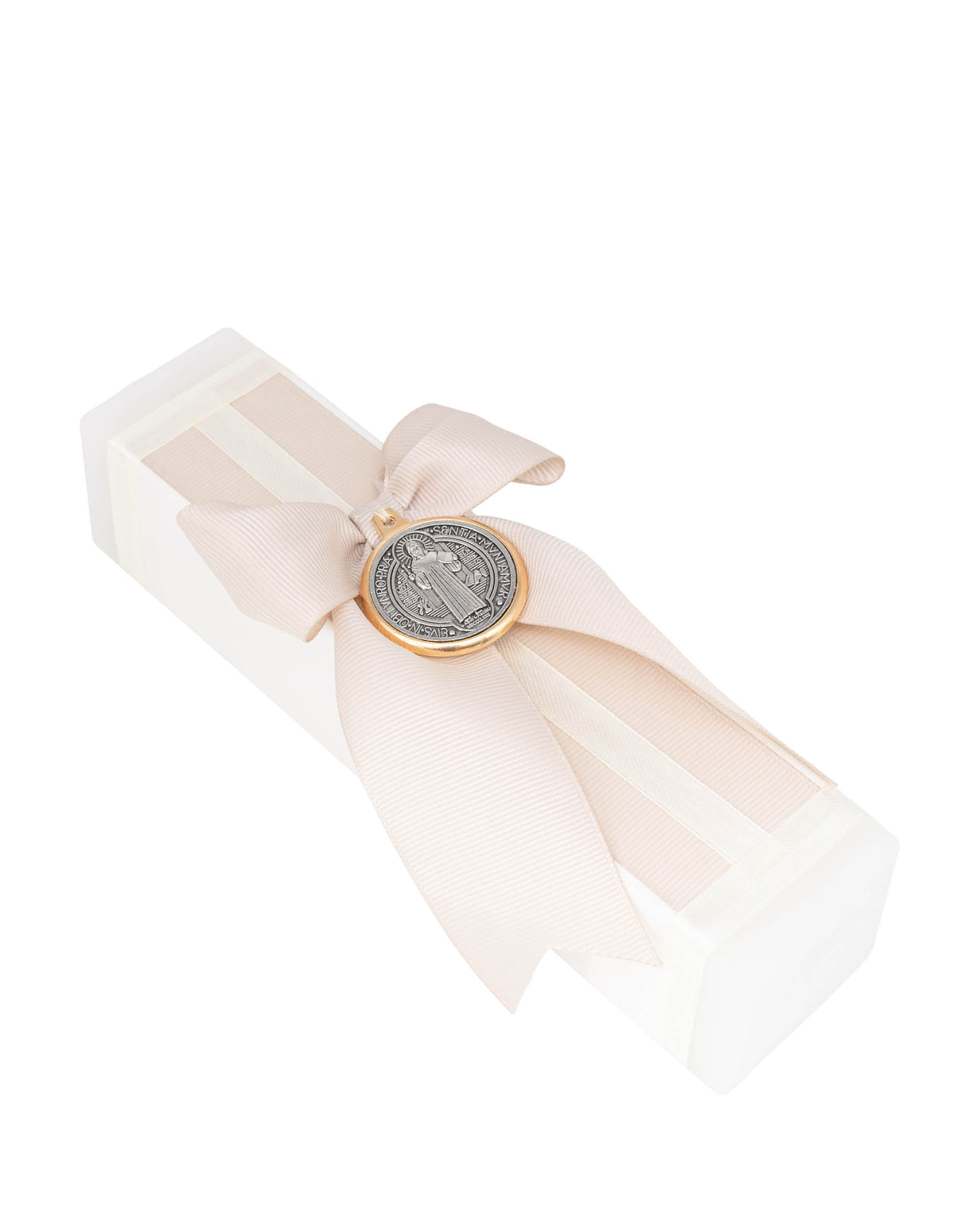 Kit de Bautizo para Niña Beige con Moño y Medalla San Benito – foto 5 de 7 – Casa Gala