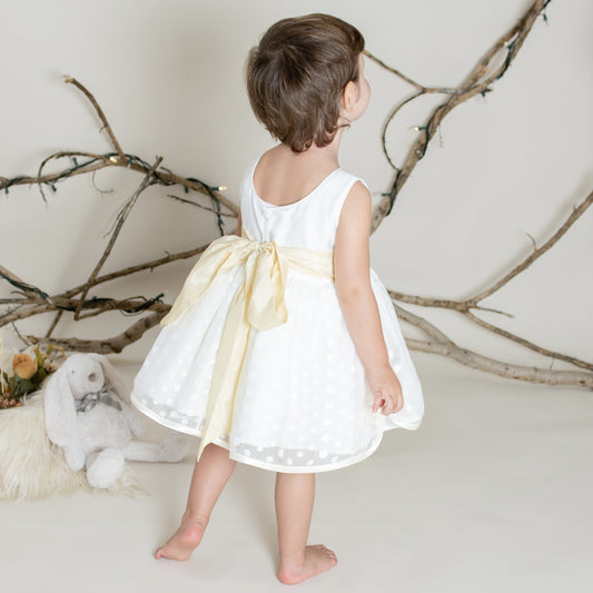 Vestido con falda de seda de bolitas