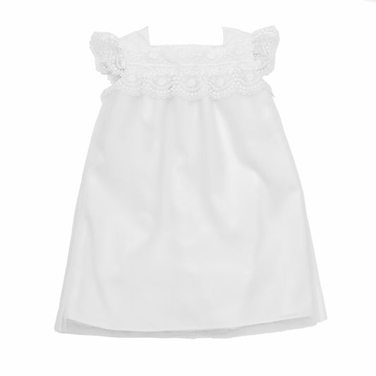 Vestido en tul delgado blanco con punta y entredos de bolillo